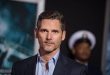 Eric Bana, Avustralya’dan çıkıp uluslararası sinemanın tanınan yüzlerinden biri haline gelen başarılı oyunculardan biridir. Hollywood’da özellikle aksiyon, dram, gerilim ve bilimkurgu türlerindeki yapımlarla öne çıkan Bana, kariyerinin ilk yıllarında ise bambaşka bir alanda, komedi dünyasında tanınmıştır.