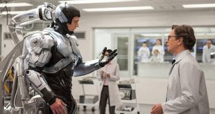 Bilimkurgu sinemasında bazı filmler geleceği anlatırken aslında kendi dönemlerinin toplumsal ve politik gerçeklerine ayna tutar. RoboCop, bu filmlerden biridir. 1987 yılında vizyona giren yapım, yüzeyde gelişmiş bir cyborg polisin suçla mücadelesini anlatan sert bir aksiyon filmi gibi görünse de altında kapitalizm, özel şirketlerin gücü, medya kültürü, kentleşme, şiddet ve insan kimliği üzerine oldukça keskin bir eleştiri barındırır.