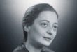 Joy Davidman, kısa yaşamına rağmen Amerikan edebiyatında kendine özgü bir yer edinmiş şair, yazar ve düşünürlerden biridir. Şiirle başladığı edebiyat yolculuğunu roman, deneme ve dini düşünce alanındaki çalışmalarla genişleten Davidman, özellikle yaşamının son yıllarında ünlü İngiliz yazar C. S. Lewis ile kurduğu ilişki sayesinde dünya çapında tanınmıştır.