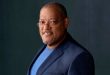 Sinema tarihine damga vuran bazı oyuncular, tek bir rolle tanınmanın ötesine geçerek farklı kuşakların hafızasında kalıcı bir yer edinir. Laurence Fishburne de bu isimlerden biridir. Güçlü oyunculuğu, karakterlerine kattığı ağırlık ve özellikle otoriter figürleri başarıyla canlandırması sayesinde Hollywood'un en dikkat çekici sanatçılarından biri haline gelen Fishburne, kariyeri boyunca sinema, televizyon ve tiyatro arasında başarılı bir geçiş yaptı.