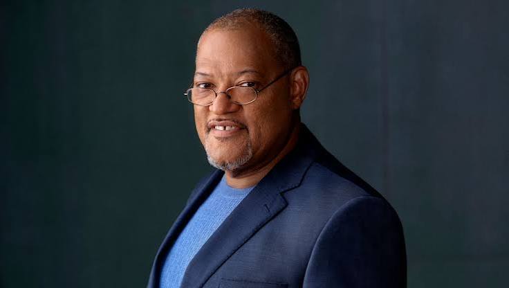 Sinema tarihine damga vuran bazı oyuncular, tek bir rolle tanınmanın ötesine geçerek farklı kuşakların hafızasında kalıcı bir yer edinir. Laurence Fishburne de bu isimlerden biridir. Güçlü oyunculuğu, karakterlerine kattığı ağırlık ve özellikle otoriter figürleri başarıyla canlandırması sayesinde Hollywood'un en dikkat çekici sanatçılarından biri haline gelen Fishburne, kariyeri boyunca sinema, televizyon ve tiyatro arasında başarılı bir geçiş yaptı.