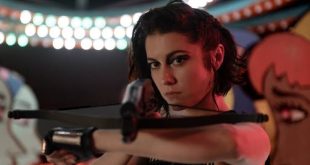 Mary Elizabeth Winstead, sinema ve televizyon dünyasında farklı türlerdeki rolleriyle kendisine özgü bir kariyer oluşturan Amerikalı oyuncu ve şarkıcıdır. Korku filmlerinden aksiyon yapımlarına, bağımsız dramalardan çizgi roman uyarlamalarına kadar geniş bir yelpazede çalışan Winstead; Final Destination 3, Scott Pilgrim vs. the World, 10 Cloverfield Lane, Fargo, Birds of Prey ve Ahsoka gibi yapımlarla tanınır.