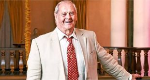 Avustralya sinemasının uluslararası alanda tanınmasına katkı sağlayan yönetmenlerden biri olan Bruce Beresford, yarım yüzyılı aşan kariyerinde komediden tarihsel dramaya, biyografik filmlerden gerilime kadar pek çok farklı türde eser verdi. Yönetmenlik koltuğunda geçirdiği uzun yıllar boyunca hem Avustralya'da hem de Hollywood'da çalışan Beresford, özellikle Breaker Morant, Tender Mercies, Driving Miss Daisy, Black Robe, Paradise Road, Double Jeopardy, Mao's Last Dancer ve Ladies in Black gibi filmleriyle sinema dünyasında kendine özgü bir yer edindi.