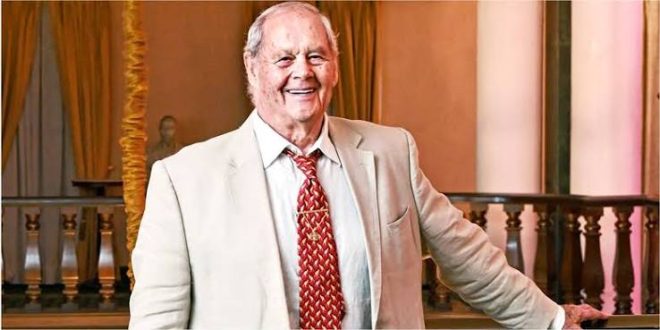 Avustralya sinemasının uluslararası alanda tanınmasına katkı sağlayan yönetmenlerden biri olan Bruce Beresford, yarım yüzyılı aşan kariyerinde komediden tarihsel dramaya, biyografik filmlerden gerilime kadar pek çok farklı türde eser verdi. Yönetmenlik koltuğunda geçirdiği uzun yıllar boyunca hem Avustralya'da hem de Hollywood'da çalışan Beresford, özellikle Breaker Morant, Tender Mercies, Driving Miss Daisy, Black Robe, Paradise Road, Double Jeopardy, Mao's Last Dancer ve Ladies in Black gibi filmleriyle sinema dünyasında kendine özgü bir yer edindi.