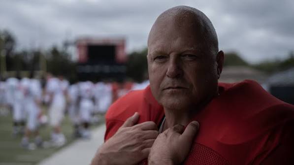 Michael Chiklis, özellikle güçlü karakterleri, sert mizacı ve dramatik oyunculuğuyla Amerikan televizyon ve sinemasında kendine özgü bir yer edinmiş başarılı oyunculardan biridir. Uzun yıllara yayılan kariyerinde komediden dramaya, suç dizilerinden süper kahraman filmlerine kadar oldukça geniş bir alanda rol alan Chiklis, televizyon dünyasında büyük çıkışını The Shield dizisindeki Vic Mackey karakteriyle yapmıştır.