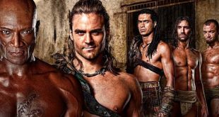 Roma döneminde geçen yapımlar arasında Spartacus: Arenanın İlahları, kısa soluklu yapısına rağmen etkileyici atmosferi ve karakter odaklı anlatımıyla öne çıkan yapımlardan biridir. Orijinal adı Spartacus: Gods of the Arena olan mini dizi, Starz tarafından hazırlanmış ve Spartacus: Kan ve Kum dizisinin ön bölümü olarak izleyiciyle buluşmuştur. İlk bölümü 21 Ocak 2011 tarihinde yayınlanan yapım, ana dizinin dünyasını genişletirken Capua'daki gladyatör kültürünün geçmişine ışık tutar.