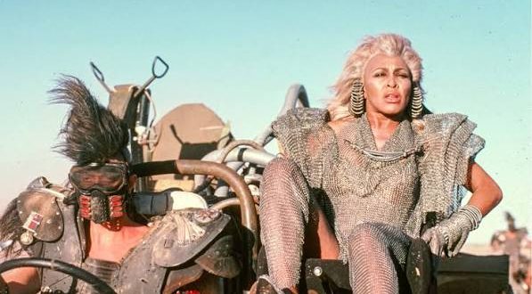 1985 yılında izleyiciyle buluşan Çılgın Max 3: Gökkubbenin Ardında (Mad Max Beyond Thunderdome), Mad Max serisinin önceki filmlerinden farklı bir anlatım anlayışını benimseyen yapımlardan biridir. George Miller ve George Ogilvie tarafından yönetilen film, Miller ile Terry Hayes’in senaryosunu kaleme aldığı Avustralya yapımı bir kıyamet sonrası aksiyon ve distopya örneğidir. Başrolde serinin simge karakteri Max Rockatansky'yi canlandıran Mel Gibson yer alırken, filmin en dikkat çekici isimlerinden biri de Tina Turner'dır.