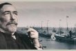 Joseph Conrad, modern dünya edebiyatının en etkili yazarlarından biri olarak kabul edilir. Denizcilik deneyimlerini, insan psikolojisine yönelik gözlemlerini ve döneminin siyasal-toplumsal sorunlarını romanlarına taşıyan Conrad, özellikle Karanlığın Yüreği, Lord Jim, Nostromo ve Gizli Ajan gibi eserleriyle tanınır. Onu edebiyat tarihinde farklı bir noktaya taşıyan en önemli özelliklerden biri ise ana dili İngilizce olmadığı halde İngiliz romanının en güçlü kalemlerinden biri haline gelmesidir.