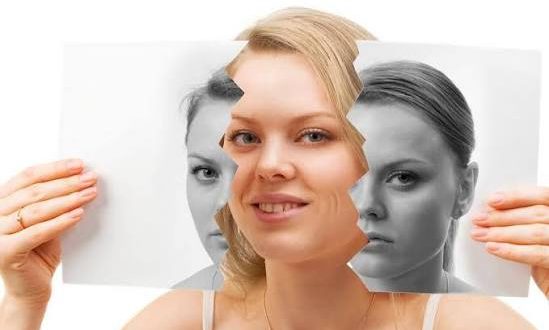 Manik depresyon, günümüzde tıbbi olarak çoğunlukla bipolar bozukluk adıyla ifade edilen ve kişinin duygu durumunda belirgin iniş çıkışlara yol açabilen psikiyatrik bir hastalıktır. Eski dönemlerde yaygın olarak kullanılan “manik depresyon” ifadesi, hastalığın iki temel kutbunu anlatır: mani veya hipomani dönemleri ile depresyon dönemleri.