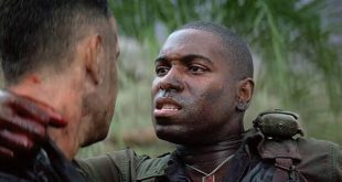 Hollywood'da uzun soluklu kariyerleriyle dikkat çeken karakter oyuncuları, çoğu zaman tek bir başrol üzerinden değil, birbirinden farklı yapımlarda bıraktıkları izlerle hatırlanır. Mykelti Williamson da bu isimlerden biridir. Özellikle Robert Zemeckis'in unutulmaz filmi Forrest Gump ile dünya çapında tanınan Amerikalı oyuncu, kariyeri boyunca sinema, televizyon ve tiyatroda birbirinden farklı karakterlere hayat verdi.