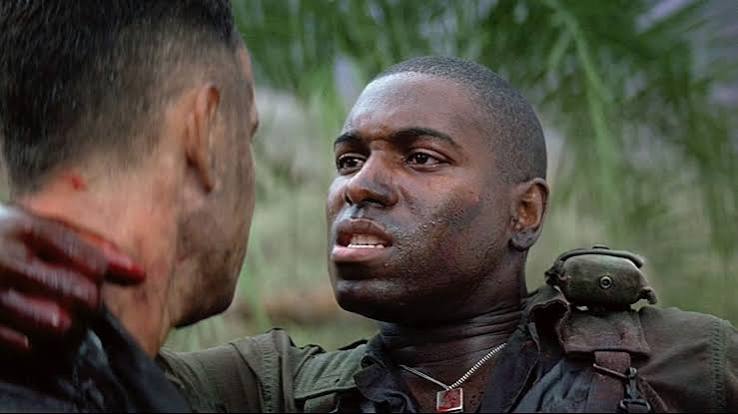 Hollywood'da uzun soluklu kariyerleriyle dikkat çeken karakter oyuncuları, çoğu zaman tek bir başrol üzerinden değil, birbirinden farklı yapımlarda bıraktıkları izlerle hatırlanır. Mykelti Williamson da bu isimlerden biridir. Özellikle Robert Zemeckis'in unutulmaz filmi Forrest Gump ile dünya çapında tanınan Amerikalı oyuncu, kariyeri boyunca sinema, televizyon ve tiyatroda birbirinden farklı karakterlere hayat verdi.