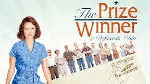 Bazı hayat hikâyeleri, büyük başarılar veya olağanüstü olaylarla değil, günlük yaşamın içinde verilen küçük mücadelelerle etkileyici hâle gelir. The Prize Winner of Defiance, Ohio da tam olarak böyle bir hikâyeyi beyaz perdeye taşıyor. 2005 yılında izleyiciyle buluşan Amerikan yapımı biyografik drama, bir annenin ailesini ayakta tutabilmek için sahip olduğu yaratıcılığı alışılmadık bir biçimde kullanmasını anlatıyor.