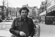 Yunan müziği denildiğinde akla gelen en güçlü isimlerden biri olan Mikis Theodorakis, besteciliği, söz yazarlığı, orkestra şefliği ve siyasi yaşamıyla 20. yüzyılın en dikkat çekici Yunan figürleri arasında yer aldı. Özellikle Zorba the Greek filmi için hazırladığı müziklerle dünya çapında tanınan Theodorakis, aslında yalnızca sinema müzikleriyle sınırlı olmayan son derece geniş bir sanat kariyerine sahipti.