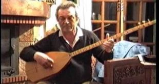 Türk halk müziğinin geniş dünyasında bazı sanatçılar yalnızca seslendirdikleri eserlerle değil, müziğe kazandırdıkları yorum ve anlayışla da kalıcı olur. Talip Özkan bu isimlerden biridir. Bağlamaya getirdiği kendine özgü teknik, Anadolu’nun farklı bölgelerinde gerçekleştirdiği derleme çalışmaları ve yurt dışında yaptığı müzik araştırmaları sayesinde Türk halk müziğinin önemli temsilcileri arasında yer almıştır.