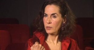 Randa Haines, özellikle insan ilişkilerini merkeze alan dramatik yapımlarıyla tanınan Amerikalı yönetmen ve yapımcılardan biridir. Sinema kariyeri boyunca çok sayıda filme imza atmamış olsa da yönettiği önemli yapımlar sayesinde Hollywood tarihinde kendine özgü bir yer edinmiştir. Haines'in adını geniş kitlelere duyuran film ise 1986 tarihli Başka Tanrının Çocukları (Children of a Lesser God) olmuştur.