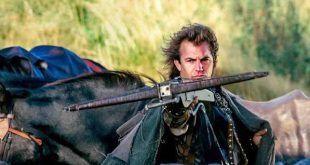 Robin Hood, yüzyıllardır anlatılan ve farklı dönemlerde sinema tarafından yeniden yorumlanan en tanınmış halk kahramanlarından biridir. 1991 yılında vizyona giren Robin Hood: Hırsızlar Prensi (Robin Hood: Prince of Thieves) ise bu klasik karakteri, 1990'ların gösterişli Hollywood sinemasının olanaklarıyla buluşturan yapımlardan biridir.