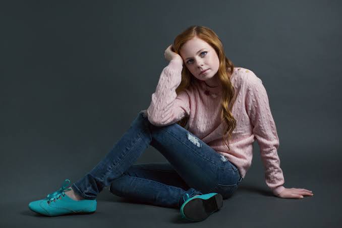 Clare Foley, çocuk yaşlarda oyunculuk kariyerine başlayan Amerikalı oyunculardan biridir. Özellikle Sinister filmindeki Ashley Oswalt ve Gotham dizisindeki Ivy Pepper rolleriyle tanınan Foley, kariyeri boyunca korku, dram, komedi, suç ve aksiyon gibi farklı türlerdeki yapımlarda rol almıştır. Genç yaşta başladığı oyunculuk serüvenini televizyon ve sinema projeleriyle sürdüren oyuncu, özellikle karakter oyunculuğundaki çeşitliliğiyle dikkat çekmiştir.