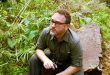 Hollywood'da büyük bütçeli filmlerin yönetmen koltuğuna oturmak çoğu sinemacı için uzun yıllar süren bir kariyerin sonunda ulaşılabilen bir aşamadır. Colin Trevorrow ise bu yolu oldukça farklı biçimde kat etti. Bağımsız sinemanın sınırlı olanaklarla çekilmiş bir yapımıyla dikkatleri üzerine çeken Amerikalı yönetmen, kısa süre içerisinde dünyanın en tanınmış film serilerinden biri olan Jurassic Parkın yeni dönemine yön veren isimlerden biri haline geldi.