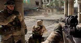 Black Hawk Down, 2001 yılında vizyona giren ve modern savaş sinemasının dikkat çeken yapımları arasında yer alan bir savaş filmidir. Yönetmen koltuğunda Ridley Scott'ın bulunduğu film, Mark Bowden'ın 1999 yılında yayımlanan Black Hawk Down: A Story of Modern War adlı kitabından uyarlanmıştır. 1993 yılında Somali'nin başkenti Mogadişu'da gerçekleşen ve ABD askerlerinin dahil olduğu operasyonu konu alan yapım, savaşın yalnızca askeri boyutuna değil, sahadaki belirsizlik, korku, karmaşa ve hayatta kalma mücadelesine de odaklanır.