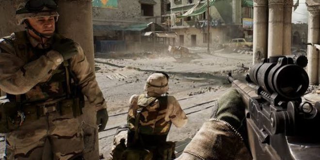 Black Hawk Down, 2001 yılında vizyona giren ve modern savaş sinemasının dikkat çeken yapımları arasında yer alan bir savaş filmidir. Yönetmen koltuğunda Ridley Scott'ın bulunduğu film, Mark Bowden'ın 1999 yılında yayımlanan Black Hawk Down: A Story of Modern War adlı kitabından uyarlanmıştır. 1993 yılında Somali'nin başkenti Mogadişu'da gerçekleşen ve ABD askerlerinin dahil olduğu operasyonu konu alan yapım, savaşın yalnızca askeri boyutuna değil, sahadaki belirsizlik, korku, karmaşa ve hayatta kalma mücadelesine de odaklanır.
