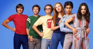 1990'ların sonunda televizyon dünyasında gençlik komedileri önemli bir yere sahipti. Ancak bu türün büyük bölümünden farklı olarak That '70s Show, hikâyesini kendi döneminden değil, geçmişten alan yapımlardan biri olarak öne çıktı. 1998 yılında Amerikan televizyonunda izleyiciyle buluşan dizi, 1970'lerin Amerika'sını gençlerin gündelik hayatı, arkadaşlık ilişkileri, aile çatışmaları, aşk, okul ve büyüme sancıları üzerinden ele aldı.