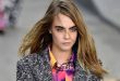 Moda dünyasının dikkat çekici yüzlerinden biri olarak tanınan Cara Delevingne, zaman içerisinde kariyerini podyumların dışına taşıyarak sinema, televizyon, müzik ve girişimcilik gibi farklı alanlarda da kendisini gösteren İngiliz sanatçılardan biri oldu. Kendine özgü görünümü, enerjik tavrı ve özellikle belirgin kaşlarıyla moda dünyasında kısa sürede fark edilen Delevingne, daha sonra Hollywood yapımlarında üstlendiği rollerle oyunculuk kariyerini geliştirdi.