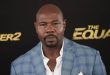 Hollywood sinemasında aksiyon, suç, gerilim ve dram türlerini kendine özgü bir görsel anlayışla bir araya getiren yönetmenlerden biri olan Antoine Fuqua, özellikle sert karakterleri ve yoğun çatışmaları merkeze alan filmleriyle tanınıyor. Yönetmenin filmografisine bakıldığında polisiyeden tarihi dramaya, spordan western türüne ve biyografik belgesellere kadar oldukça geniş bir çalışma alanı görülüyor.