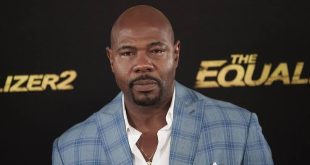 Hollywood sinemasında aksiyon, suç, gerilim ve dram türlerini kendine özgü bir görsel anlayışla bir araya getiren yönetmenlerden biri olan Antoine Fuqua, özellikle sert karakterleri ve yoğun çatışmaları merkeze alan filmleriyle tanınıyor. Yönetmenin filmografisine bakıldığında polisiyeden tarihi dramaya, spordan western türüne ve biyografik belgesellere kadar oldukça geniş bir çalışma alanı görülüyor.