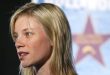 Hollywood’da kariyerini uzun yıllar boyunca istikrarlı biçimde sürdüren isimlerden biri olan Amy Smart, hem sinema filmlerinde hem de televizyon dizilerinde canlandırdığı karakterlerle tanınan Amerikalı oyuncudur. Kariyerinin ilk döneminde mankenlik yapan Smart, daha sonra oyunculuğa yönelerek özellikle 2000’li yıllarda dikkat çeken yapımlarda rol almıştır.