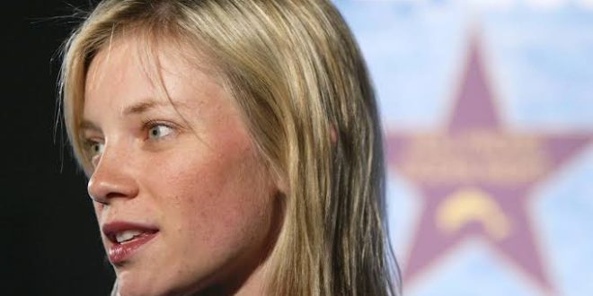 Hollywood’da kariyerini uzun yıllar boyunca istikrarlı biçimde sürdüren isimlerden biri olan Amy Smart, hem sinema filmlerinde hem de televizyon dizilerinde canlandırdığı karakterlerle tanınan Amerikalı oyuncudur. Kariyerinin ilk döneminde mankenlik yapan Smart, daha sonra oyunculuğa yönelerek özellikle 2000’li yıllarda dikkat çeken yapımlarda rol almıştır.