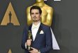 Amerikan sinemasının son yıllarda yetiştirdiği dikkat çekici yönetmenlerden biri olan Damien Chazelle, özellikle müzik, sanat, hırs ve başarı kavramlarını merkezine alan filmleriyle tanınır. Yönetmenin sinema dünyasında geniş kitleler tarafından tanınmasını sağlayan yapımlar arasında Whiplash, La La Land, First Man ve Babylon bulunur. Farklı türlere yönelmesine rağmen filmlerinin ortak noktasında çoğu zaman büyük bir hayalin peşinden giden ve bu uğurda ciddi fedakârlıklarda bulunan karakterler vardır