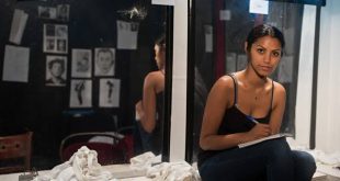 Shiva Kalaiselvan, uluslararası televizyon izleyicisinin özellikle Amerikan dizileri aracılığıyla tanıdığı Malezya doğumlu oyunculardan biridir. Kariyer hikâyesini ilginç kılan en önemli ayrıntılardan biri, sanat dünyasına doğrudan adım atmadan önce finans sektöründe çalışmış olmasıdır. Üniversitede işletme ve finans eğitimi alan Kalaiselvan, bir süre yatırım bankacılığı yaptıktan sonra kariyer rotasını tamamen değiştirerek oyunculuğa yönelmiştir.