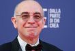 İtalyan sinemasının kendine özgü anlatım diliyle öne çıkan yönetmenlerinden Giuseppe Tornatore, yalnızca yönetmen kimliğiyle değil, senarist ve yapımcı olarak gerçekleştirdiği çalışmalarla da sinema tarihinin dikkat çeken sanatçılarından biridir. Sicilya'nın kültürel atmosferinden beslenen Tornatore, filmlerinde çoğunlukla geçmişin izlerini, insan hafızasını, aşkı, kaybı, yalnızlığı, aile ilişkilerini ve sinemanın insan hayatındaki dönüştürücü gücünü işler.