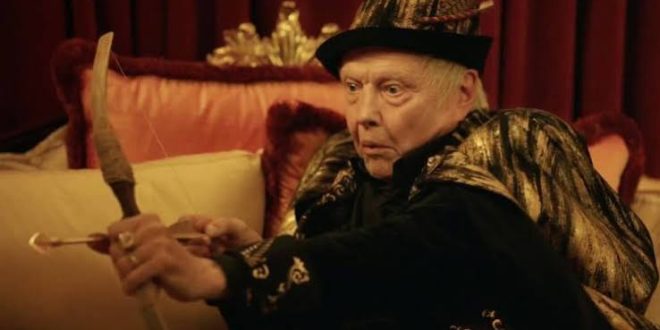 Amerikan sinemasının uzun soluklu kariyerlere sahip oyuncuları arasında yer alan Jon Voight, altmış yılı aşkın süredir sinema ve televizyon dünyasında aktif olan önemli bir aktördür. Farklı dönemlerde birbirinden oldukça farklı karakterlere hayat veren sanatçı; güçlü dramatik performansları, aksiyon filmlerindeki rolleri ve televizyon yapımlarındaki başarılı çalışmalarıyla geniş bir hayran kitlesi oluşturmuştur.