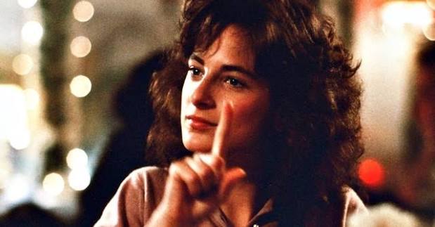 1986 yılında vizyona giren Başka Tanrının Çocukları (Children of a Lesser God), aşk hikâyesini iletişim, bireysel özgürlük ve toplumsal önyargılarla birleştiren güçlü bir dram filmidir. Yönetmenliğini Randa Haines'in üstlendiği yapım, Mark Medoff'un aynı adlı tiyatro eserinden sinemaya uyarlanmıştır. Başrollerde ise William Hurt, Marlee Matlin, Piper Laurie ve Philip Bosco yer alır.