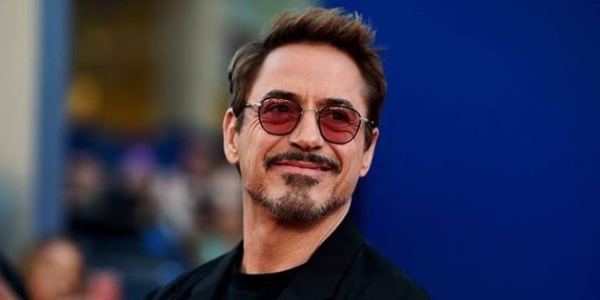 Hollywood tarihinde bazı oyuncular vardır ki kariyerleri yalnızca oynadıkları filmlerle değil, yaşadıkları dönüşümlerle de hatırlanır. Robert Downey Jr. bu isimlerin başında gelir. Çocuk yaşta kamera karşısına geçen, gençlik döneminde dikkat çekici performanslar sergileyen, Chaplin ile Oscar adaylığı elde eden ve sonrasında kariyerinde ciddi bir düşüş yaşayan oyuncu, yıllar sonra sinemanın en büyük yıldızlarından birine dönüşmeyi başardı.