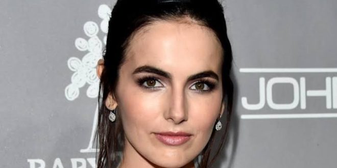 Hollywood’da çocuk yaşta kamera karşısına geçen oyuncuların kariyerlerini yetişkinlik döneminde aynı istikrarla sürdürmeleri her zaman kolay değildir. Ancak Camilla Belle, bu geçişi gerçekleştirebilen isimler arasında yer alır. Henüz küçük yaşlarda televizyon ve sinema projelerinde görünmeye başlayan Amerikalı oyuncu, zaman içerisinde farklı türlerdeki yapımlarda rol alarak kendisine geniş bir filmografi oluşturmuştur.