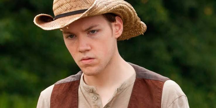 Amerikalı oyuncu James Allen McCune, televizyon dünyasında özellikle The Walking Dead ve Shameless dizilerindeki rolleriyle, sinemada ise korku türündeki Blair Witch filmiyle tanınan isimler arasında yer alıyor. Oyunculuk kariyerine genç yaşlarda başlayan McCune, zaman içerisinde yalnızca kamera önünde değil, yapımcılık, müzik ve seslendirme gibi farklı alanlarda da çalışmalar gerçekleştirdi.
