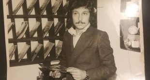 Türk müziğinde halk ezgileriyle rock müziğin enerjisini bir araya getiren sanatçılar, ülkenin müzik kültüründe kendilerine özgü bir alan oluşturmuştur. Bu isimler arasında yer alan Ersen Dinleten, özellikle 1970'li yıllarda gerçekleştirdiği çalışmalarla tanınan şarkıcı ve müzisyenlerden biridir. Ersen ve Dadaşlar topluluğuyla özdeşleşen sanatçı, geleneksel türküleri modern enstrümanlarla yorumlayarak Anadolu rock müziğinin gelişimine katkıda bulunmuştur.