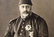 Osmanlı İmparatorluğu’nun son yüzyılında yaşanan değişimlerin önemli tanıklarından biri olan Sultan Abdülaziz, 1861-1876 yılları arasında hüküm sürmüş 32. Osmanlı padişahıdır. İmparatorluğun askerî bakımdan güçlenmeye, Avrupa devletleriyle ilişkilerini yeniden şekillendirmeye ve yönetim kurumlarını çağın koşullarına uyarlamaya çalıştığı bir dönemde tahta çıkan Abdülaziz, yaklaşık 15 yıllık hükümdarlığı boyunca hem yenilik girişimleriyle hem de siyasi krizlerle gündeme gelmiştir.