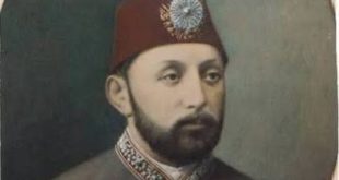 Osmanlı İmparatorluğu’nun son yüzyılında hanedan üyelerinin yaşamları, devletin siyasi dönüşümleri ve saray çevresindeki ilişkilerle yakından bağlantılıydı. Bu dönemde dünyaya gelen şehzadelerden biri olan Süleyman Selim Efendi, Sultan Abdülmecid’in oğulları arasında yer alması, ağabeyi Sultan V. Mehmed Reşad’ın saltanatı sırasında tahtın ikinci varisi olarak kabul edilmesi ve ailesinin sonraki yıllarda Osmanlı tarihinin önemli olaylarıyla ilişkilendirilmesi nedeniyle dikkat çeker.