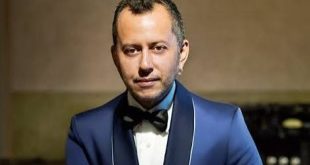 Türk pop müziğinin hafızalarda yer eden şarkılarının arkasında, çoğu zaman dinleyicilerin sahnede görmediği ancak müziğin oluşumunda belirleyici rol oynayan isimler bulunur. Besteciler, aranjörler ve müzik yapımcıları; bir melodinin nasıl duyulacağını, vokalin hangi seslerle destekleneceğini ve şarkının dinleyiciye nasıl ulaşacağını belirleyen yaratıcı süreçlerin önemli parçalarıdır.