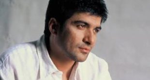 Türk müziğinde bazı sanatçılar, seslendirdikleri eserlerin ötesine geçerek dinleyicilerin kişisel anılarında da yer edinir. İbrahim Erkal, bu isimlerden biridir. Kendine has yorumuyla, aşkı ve ayrılığı anlatan şarkılarıyla, Anadolu kültüründen beslenen müzik anlayışıyla 1990'lı yılların müzik dünyasında önemli bir konuma ulaşmıştır. Şarkıcı kimliğinin yanı sıra söz yazarı ve besteci olarak da tanınan Erkal, kendi duygularını müziğe aktarırken dinleyicilerin ortak hislerine dokunmayı başarmıştır.