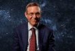 İnsanlığın evrendeki yerini anlamaya yönelik araştırmalar, astronominin en eski sorularından birini günümüzde de canlı tutuyor: Dünya, yaşamın ortaya çıktığı tek yer mi, yoksa evrenin başka köşelerinde de canlılık ve gelişmiş uygarlıklar bulunuyor mu? Bu soruya kesin bir yanıt verilebilmiş değil. Ancak bazı bilim insanları, mevcut gözlem yöntemlerinin geliştirilmesi ve alışılmışın dışındaki gök olaylarının daha dikkatli incelenmesiyle önemli sonuçlara ulaşılabileceğini düşünüyor. İsrailli-Amerikalı astrofizikçi Avi Loeb, bu yaklaşımıyla öne çıkan isimler arasında yer alıyor.