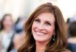 Hollywood’un uzun yıllardır dünya çapında tanınan yıldızlarından Julia Roberts, güçlü ekran enerjisi, doğal oyunculuğu ve farklı karakterleri başarıyla canlandırabilmesiyle sinema tarihinde kendine özgü bir yer edinmiştir. Kariyerine genç yaşlarda başlayan Amerikalı oyuncu, özellikle 1990’lı yıllarda romantik komedi türünün en önemli isimlerinden biri hâline gelmiş, sonraki yıllarda ise dramatik rollerdeki başarısıyla oyunculuk yeteneğinin farklı yönlerini ortaya koymuştur.