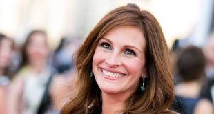 Hollywood’un uzun yıllardır dünya çapında tanınan yıldızlarından Julia Roberts, güçlü ekran enerjisi, doğal oyunculuğu ve farklı karakterleri başarıyla canlandırabilmesiyle sinema tarihinde kendine özgü bir yer edinmiştir. Kariyerine genç yaşlarda başlayan Amerikalı oyuncu, özellikle 1990’lı yıllarda romantik komedi türünün en önemli isimlerinden biri hâline gelmiş, sonraki yıllarda ise dramatik rollerdeki başarısıyla oyunculuk yeteneğinin farklı yönlerini ortaya koymuştur.