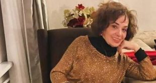 Türk tiyatro, sinema ve televizyon dünyasının deneyimli isimlerinden Nergis Çorakçı, uzun yıllara yayılan sanat yaşamıyla dikkat çeken oyuncular arasında yer almaktadır. Genç yaşlarda tiyatroyla tanışan ve oyunculuk eğitimini konservatuvarda tamamlayan sanatçı, kariyerini farklı sahne topluluklarında, sinema filmlerinde ve televizyon dizilerinde sürdürmüştür. Özellikle karakter oyunculuğundaki başarısı, doğal performansı ve farklı türlerdeki yapımlara uyum sağlayabilmesiyle tanınmaktadır.