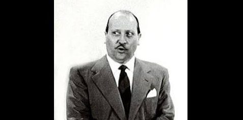 İtalyan sinemasının köklü geçmişinde, yalnızca başrol performanslarıyla değil, farklı sanat dallarındaki çalışmalarıyla da hatırlanan pek çok isim bulunur. Carlo Romano, bu sanatçılar arasında oyunculuk, seslendirme ve senaryo yazarlığını bir arada sürdüren çok yönlü bir isimdir. Tiyatro sahnesinde başlayan meslek yaşamını sinema, radyo ve televizyon alanlarına taşıyan Romano, özellikle İtalyanca dublaj dünyasında kazandığı ünle tanınmıştır.