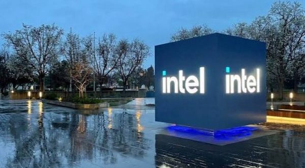Dijital dünyanın gelişiminde belirleyici rol oynayan teknoloji şirketleri arasında Intel, yarı iletken üretimi ve mikroişlemci tasarımı alanındaki çalışmalarıyla öne çıkar. Bilgisayarların hesaplama kapasitesini belirleyen temel bileşenlerden işlemcilere kadar uzanan geniş bir ürün yelpazesine sahip olan şirket, onlarca yıldır bilgisayar sektörünün gelişimini etkiliyor. Kişisel bilgisayarlardan kurumsal sunuculara, yapay zekâ uygulamalarından gelişmiş üretim teknolojilerine kadar pek çok alanda Intel tarafından geliştirilen çözümler kullanılıyor.