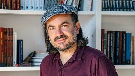 Türkiye'nin yakın tarihini uluslararası ilişkiler ekseninde ele alan araştırmacılardan Mehmet Perinçek, özellikle Rus ve Sovyet arşivlerinde bulunan belgeler üzerine yaptığı çalışmalarla tanınmaktadır. Türk-Sovyet ilişkileri, Millî Mücadele yıllarındaki diplomatik temaslar, Ermeni meselesi ve Avrasyacılık düşüncesi, araştırmalarının yoğunlaştığı başlıca konular arasında yer alır.